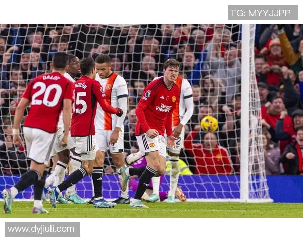 卢顿与曼联激战正酣比分揭晓精彩瞬间回顾